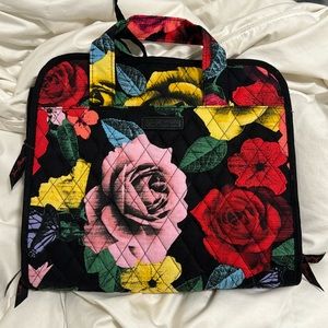 Ver Bradley hanging toiletries case